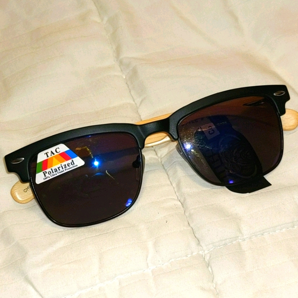 💥NWT PUGS POLARIZED SUNGLASSES 💥